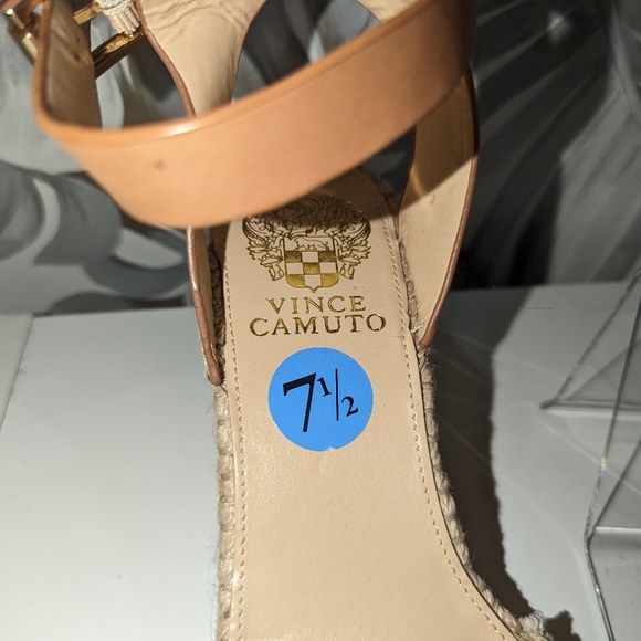 Vince Camuto wedge - Picture 3 of 4
